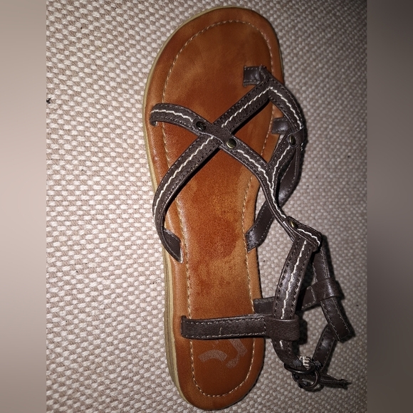 A pair of Report strappy sandals in a size 7. Pre-loved and in good cond… - Picture 2 of 9